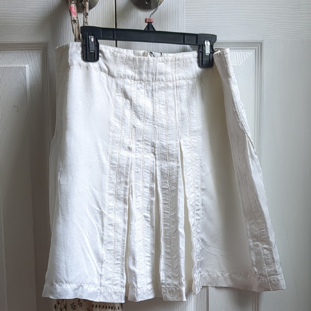 Elegant White Pleated Skirt